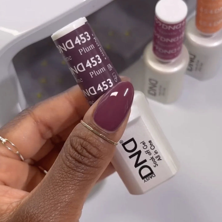 #453 - DND Gel UV/LED Soak Off Gel polish - Plum Wine