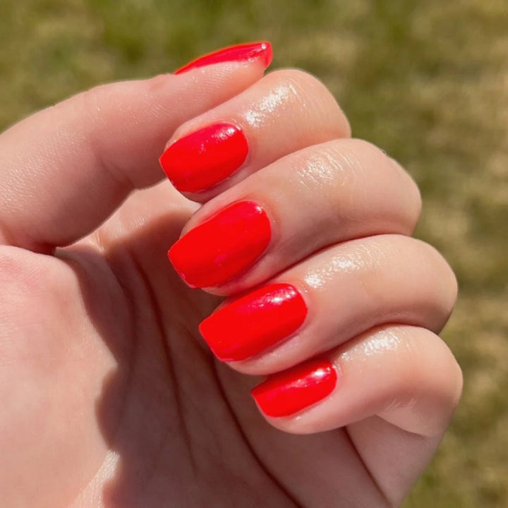 #474 - DND Gel UV/LED Soak Off Gel polish - Striking Red