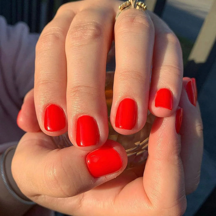 #474 - DND Gel UV/LED Soak Off Gel polish - Striking Red