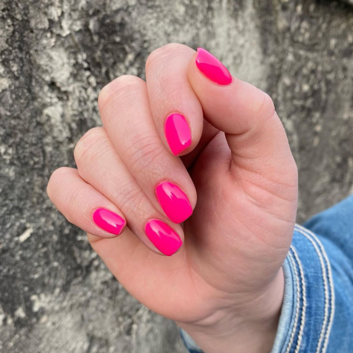 DND DC #13 Brilliant Pink – nail swatch