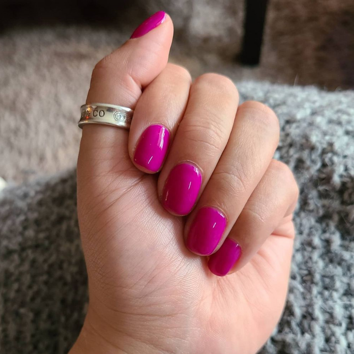 DND DC #20 Rebecca Purple – nail swatch