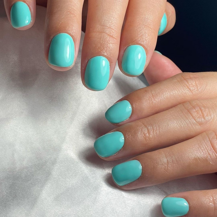 DND DC #33 Nile Green – nail swatch 2