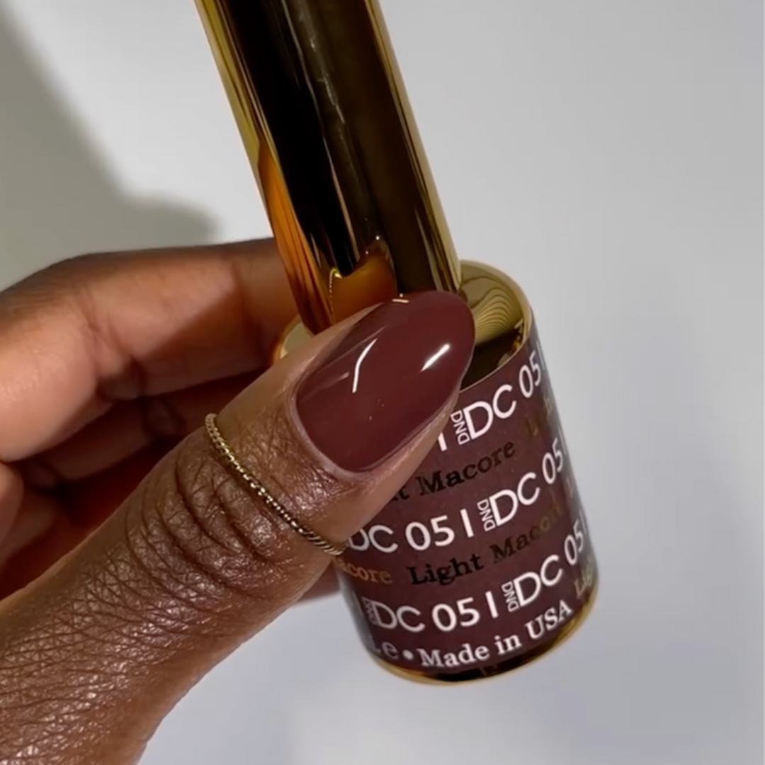 DND DC #51 Light Macore – nail swatch