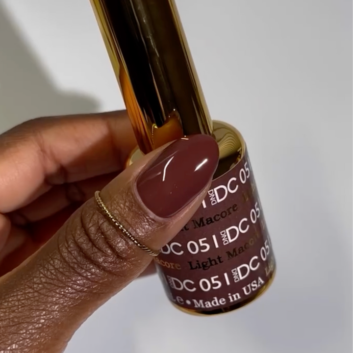 DND DC #51 Light Macore – nail swatch