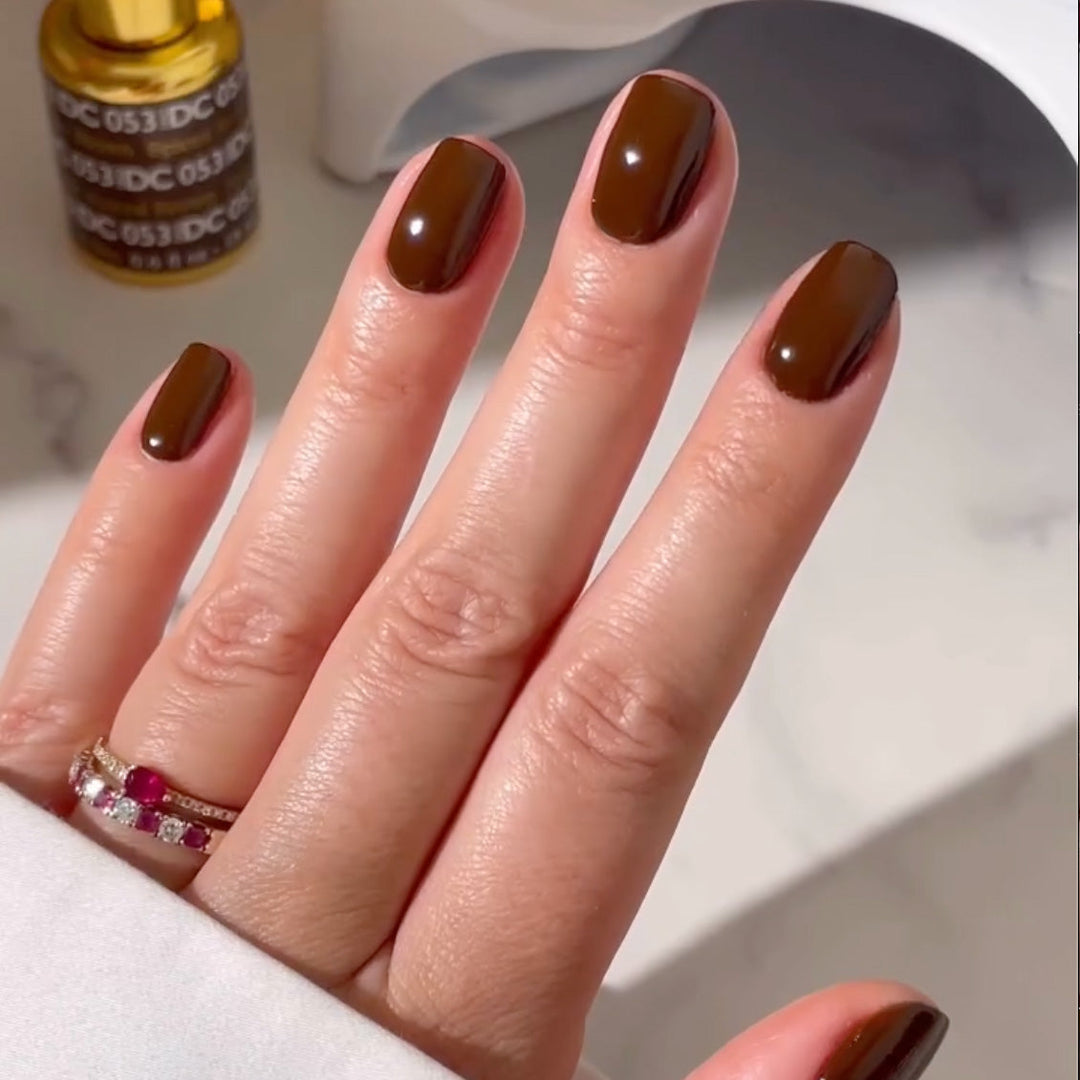 DND DC #53 Spiced Brown – nail swatch 3
