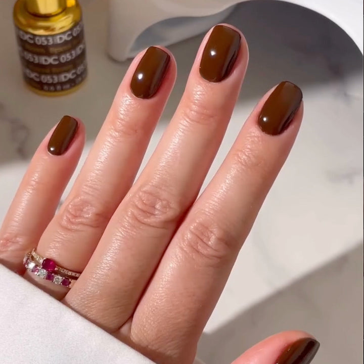 DND DC #53 Spiced Brown – nail swatch 3