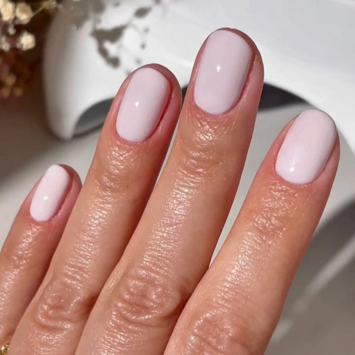 DND DC #57 White Bunny – nail swatch