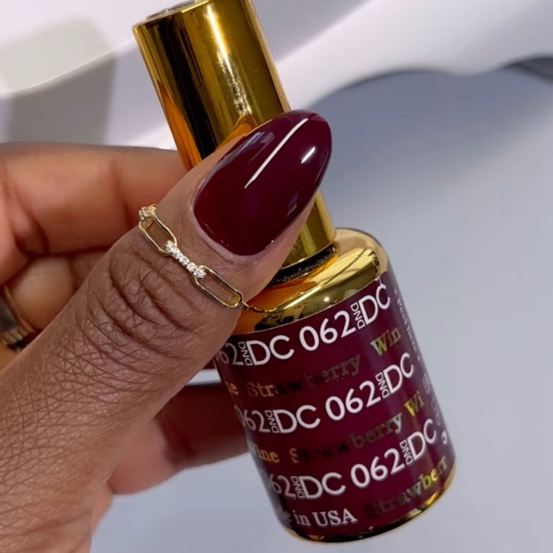 DND DC #62 Strawberry Wine – nail swatch 4