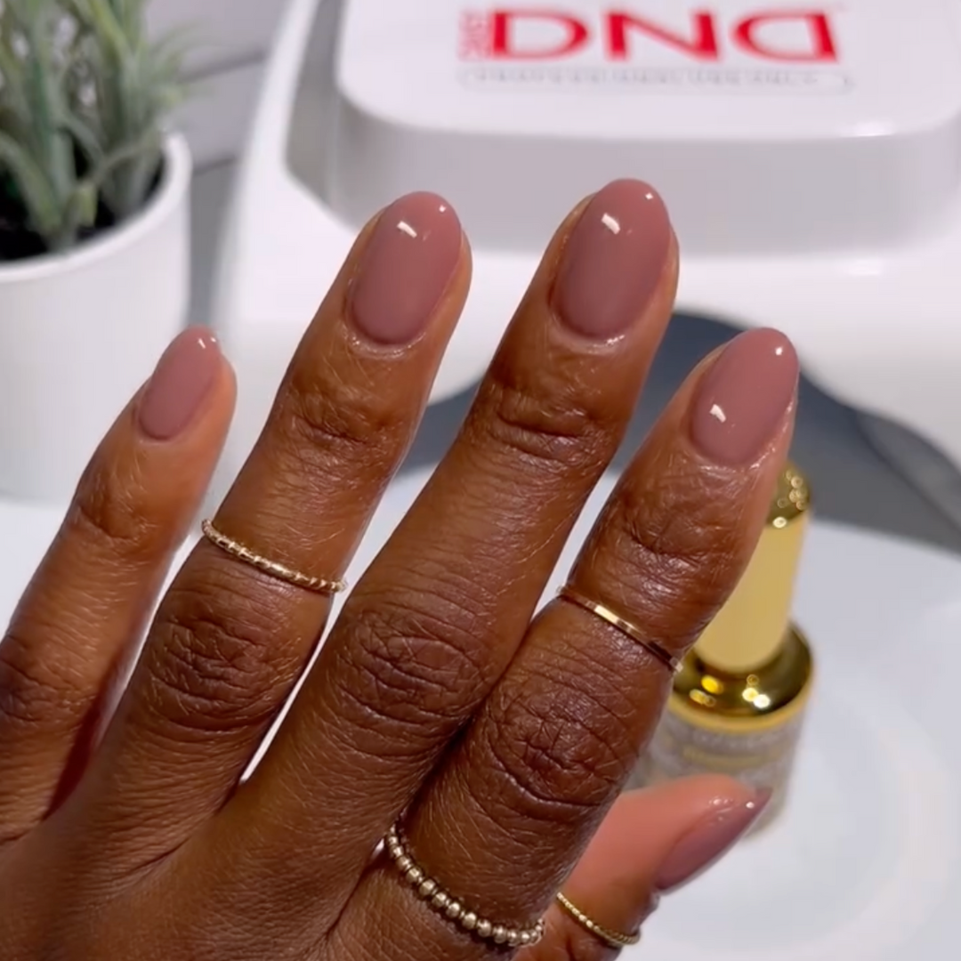 DND DC #75 Tiramisu Slice – nail swatch