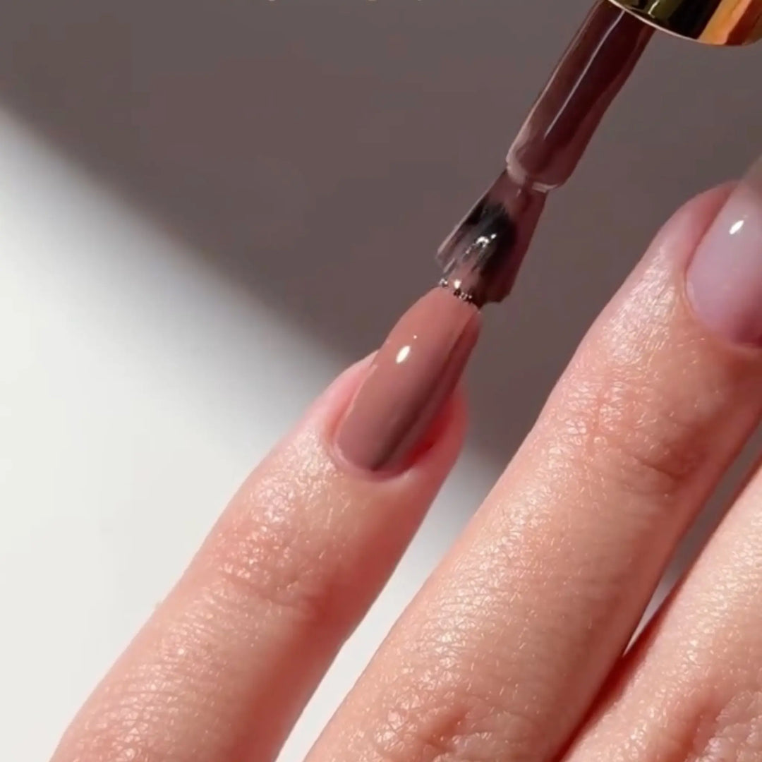 DND DC #75 Tiramisu Slice – nail swatch 3