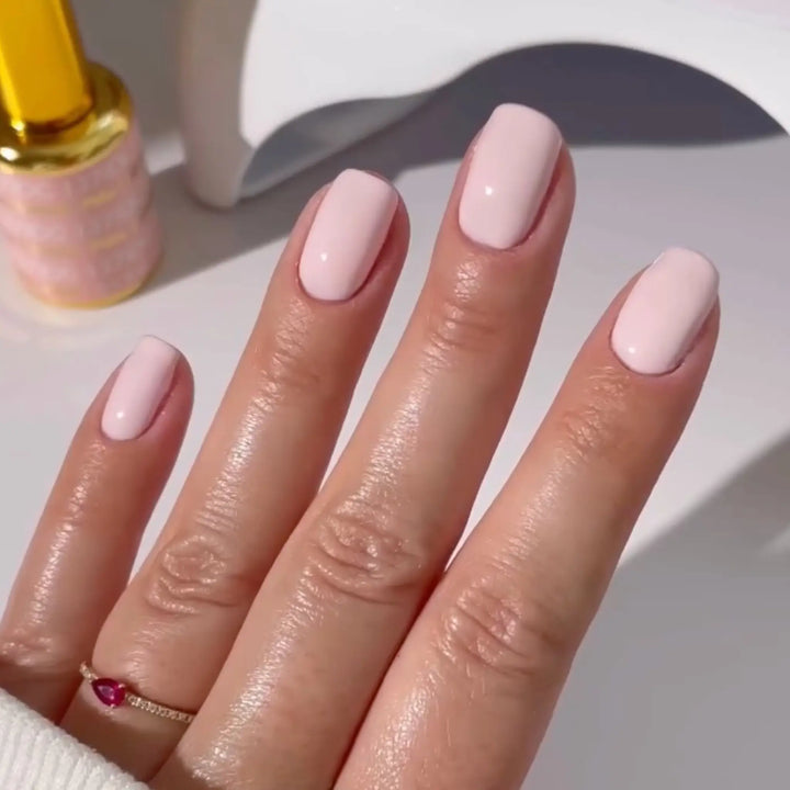 DND DC #137 Piña Colada – nail swatch