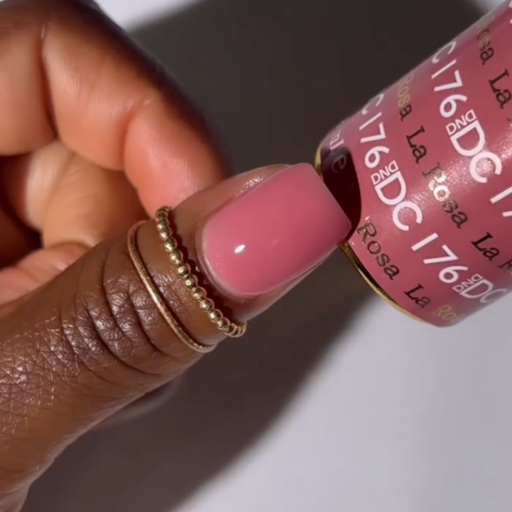 DND DC #176 La Rosa – nail swatch