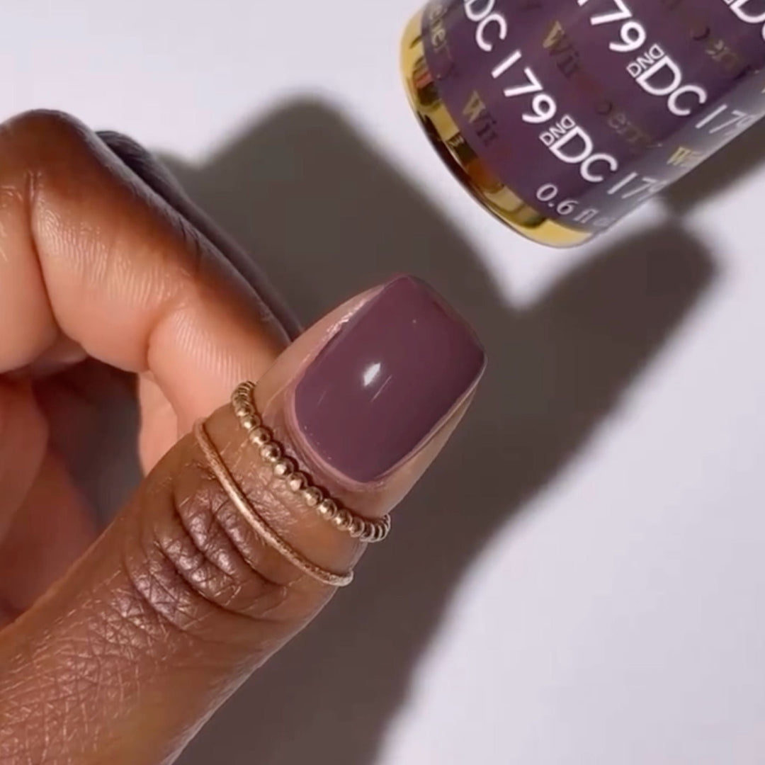 DND DC #179 Wineberry – nail swatch