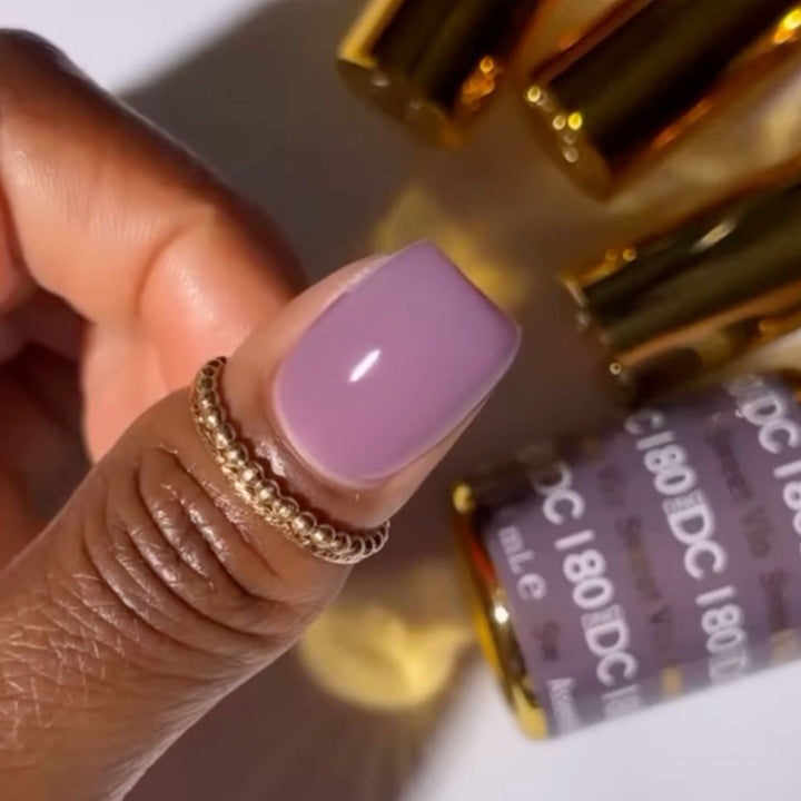 DND DC #180 Sweet Violet – nail swatch