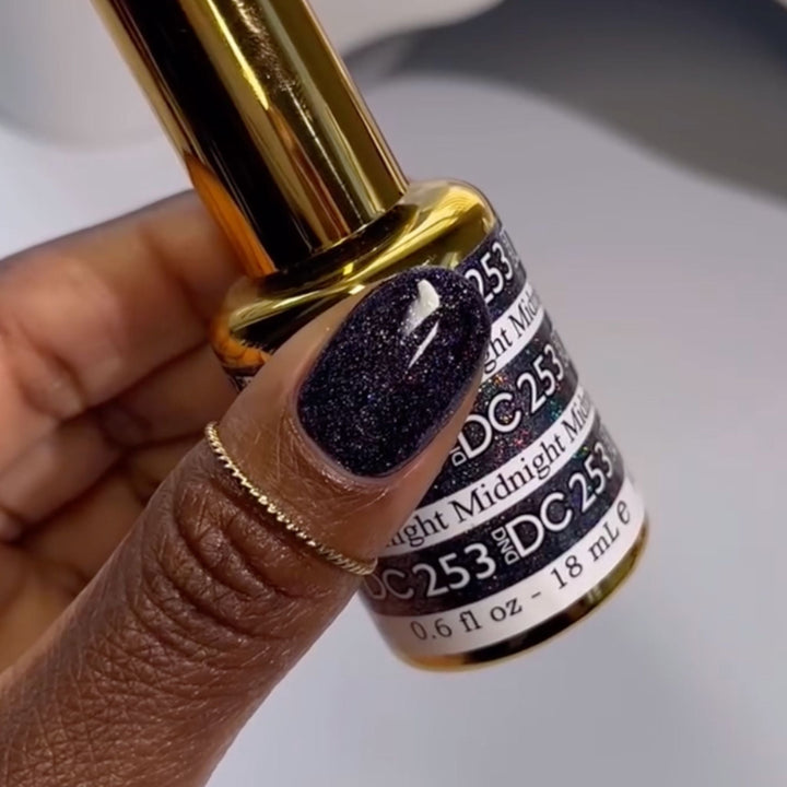 DND DC #253 Midnight – nail swatch