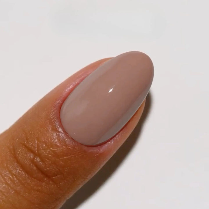 DND DC #311 Natural – nail swatch