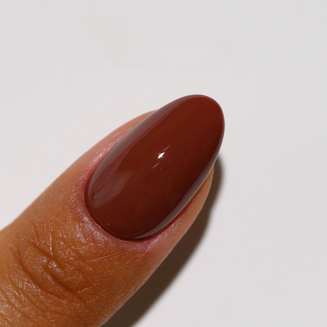 DND DC #319 Coffee Bean – nail swatch