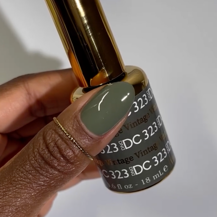 DND DC #323 Vintage – nail swatch