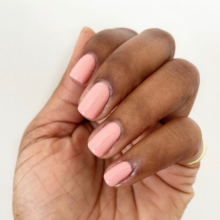 DND Gel #615 Honey Beige – nail swatch