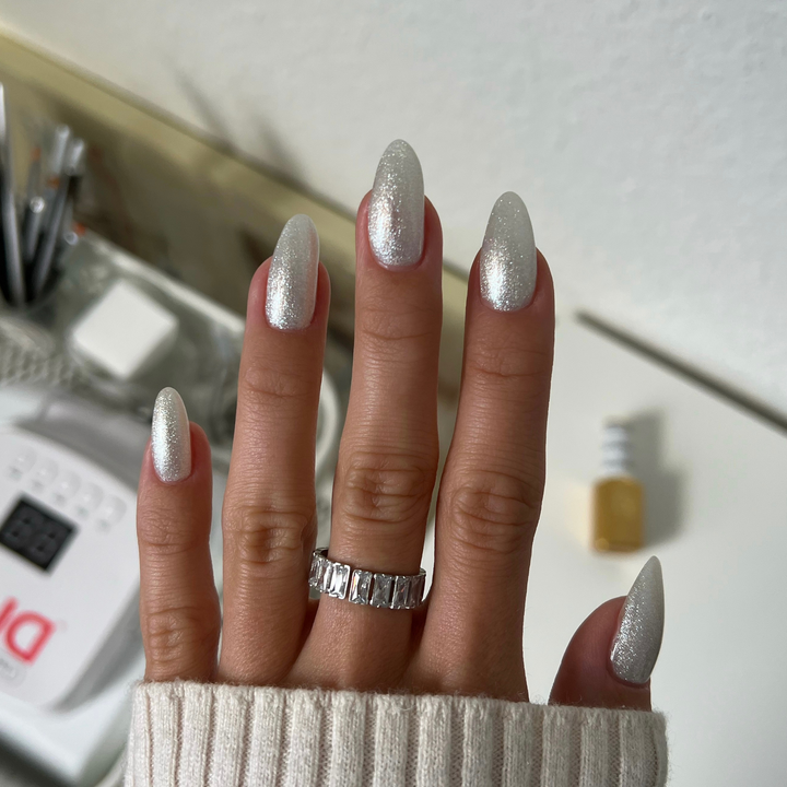 DND Diva #2 Full Moon – nail swatch 2
