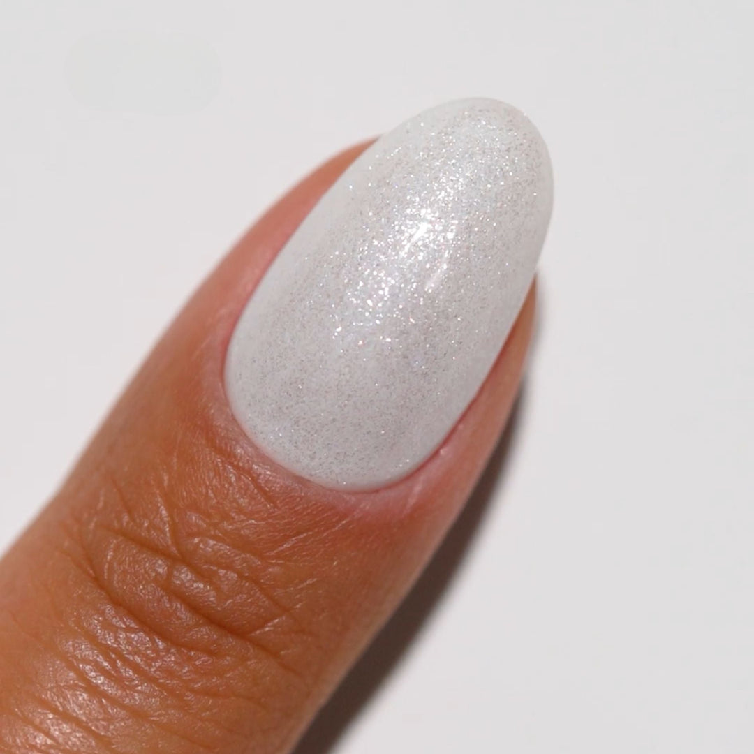 DND Diva #1 Icy Glitz – nail swatch 4