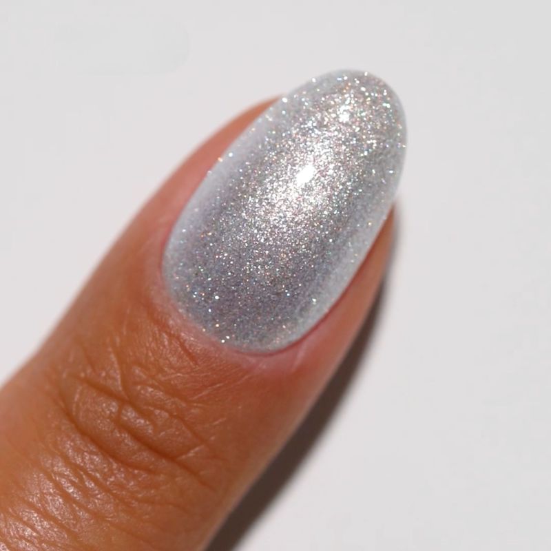 DND Diva #2 Full Moon – nail swatch