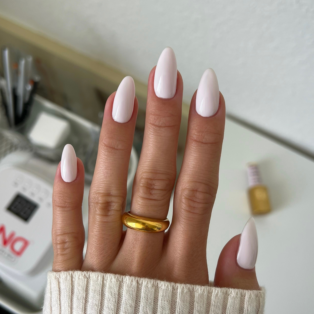 DND Diva #39 Petal Haze – nail swatch