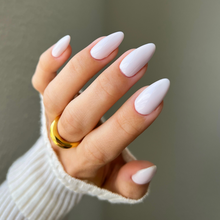 DND Diva #39 Petal Haze – nail swatch 2