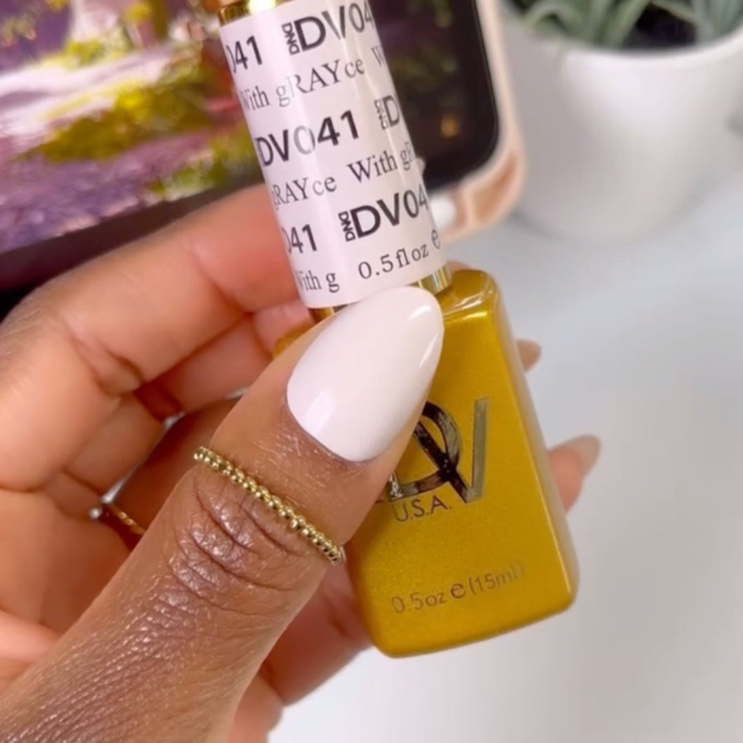 DND Diva #41 With Grayce – nail swatch