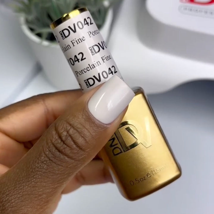 DND Diva #42 Porcelain Fine – nail swatch