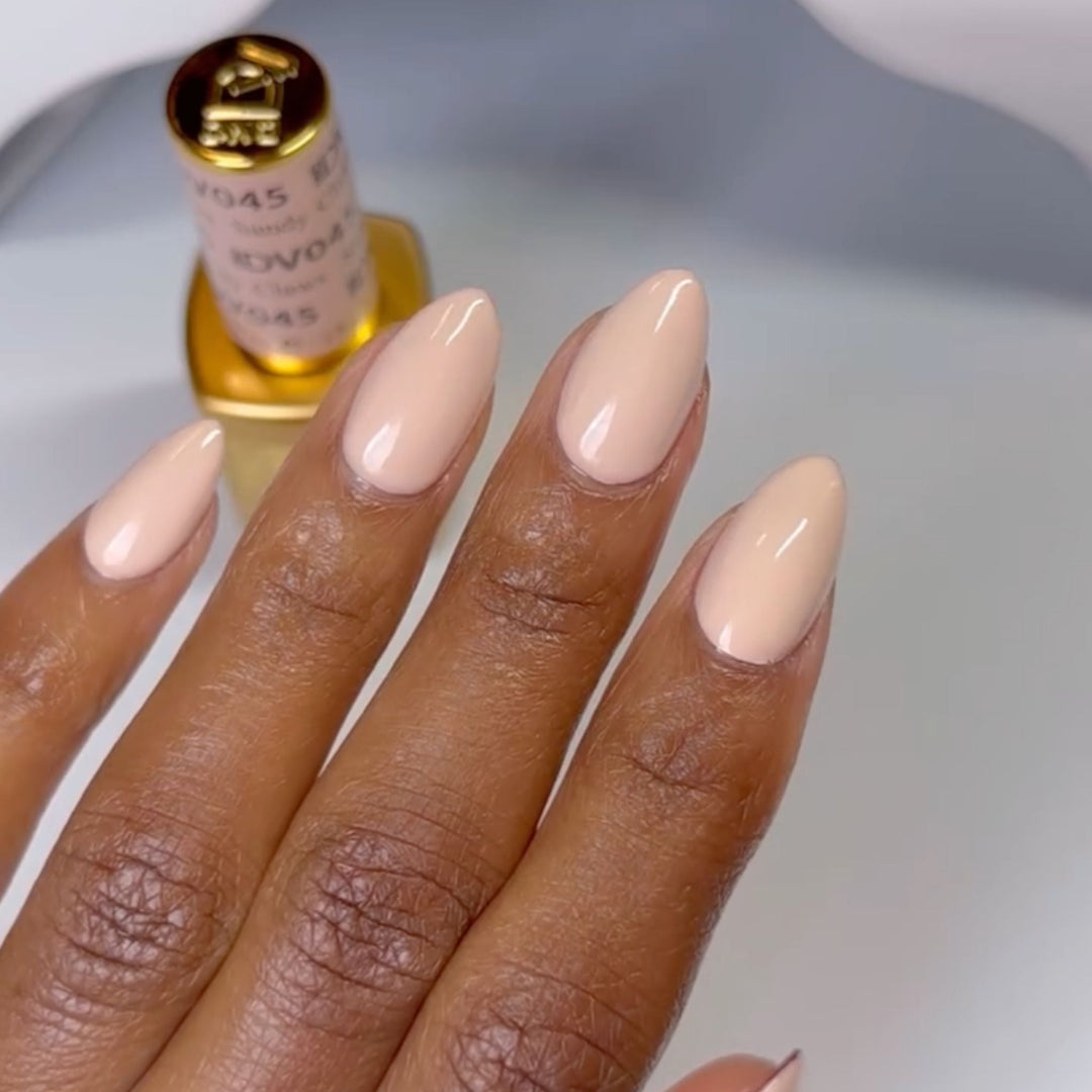 DND Diva #45 Sandy Claws – nail swatch 2