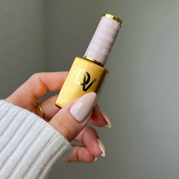 DND Diva #46 Sandstorm – nail swatch 4