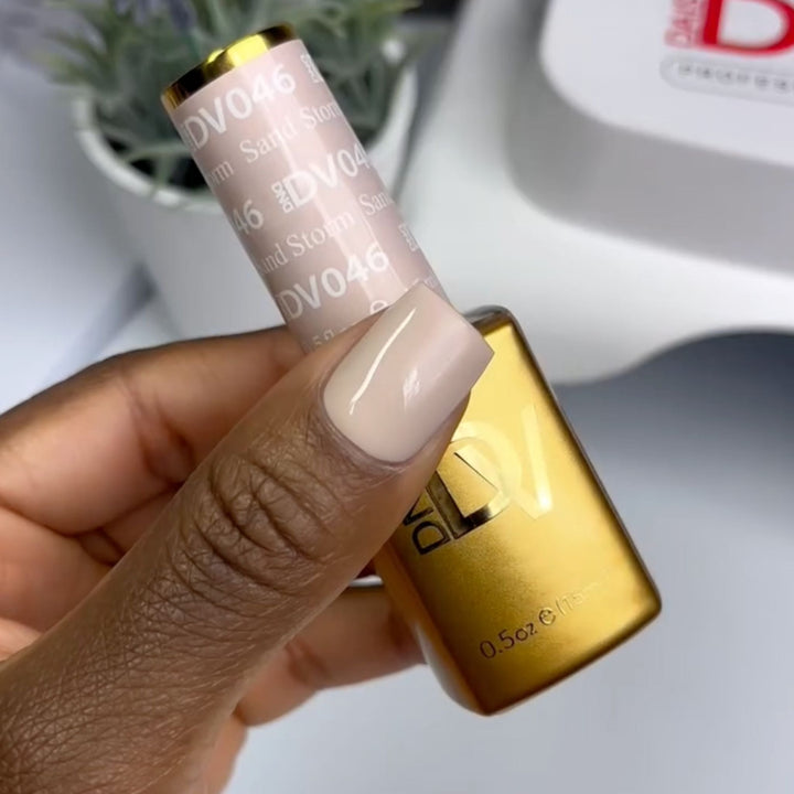 DND Diva #46 Sandstorm – nail swatch 5