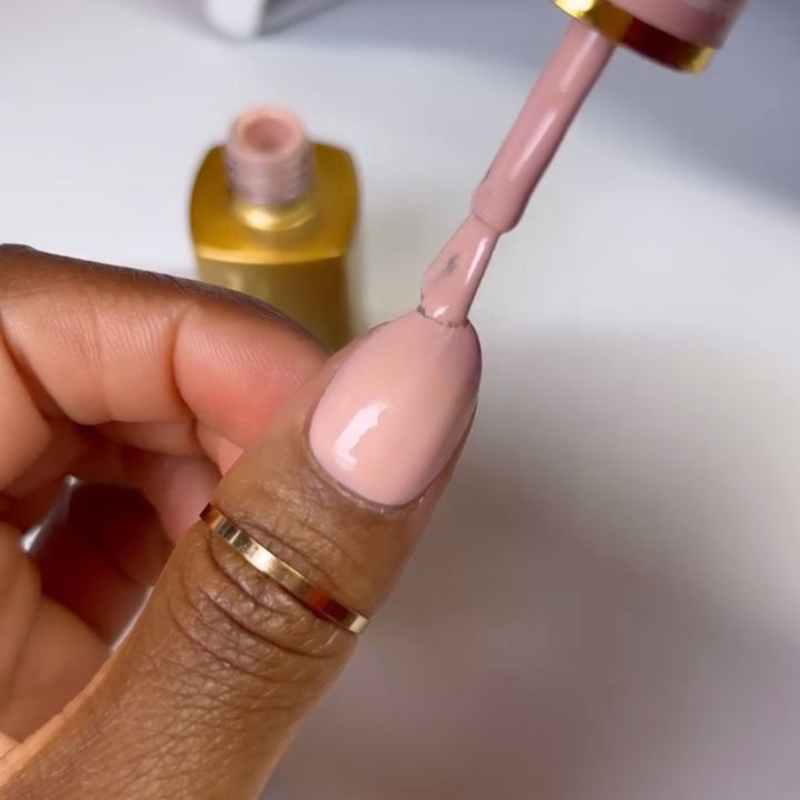 DND Diva #50 Pinky Nude – nail swatch