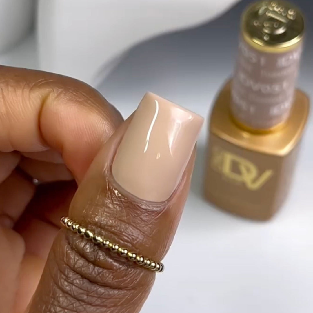 DND Diva #51 Toasted – nail swatch 4