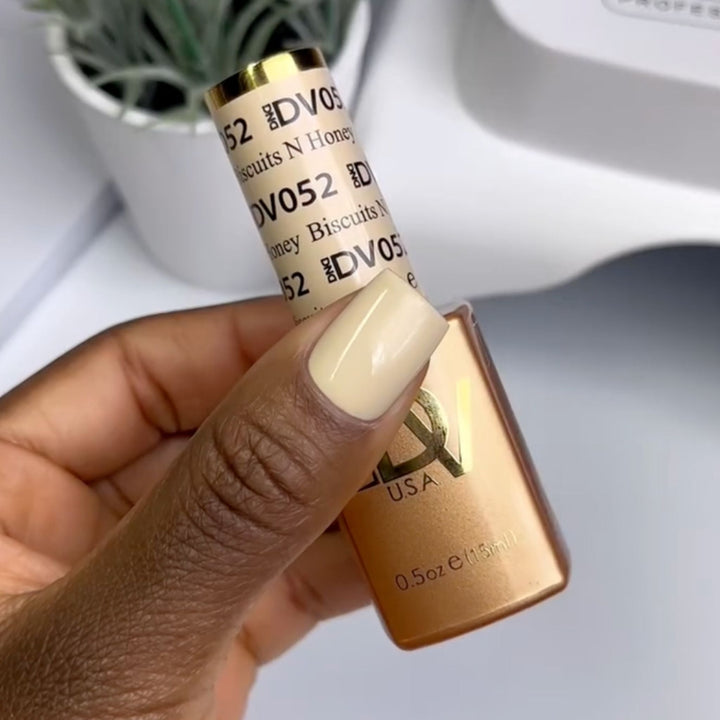 DND Diva #52 Biscuits N' Honey – nail swatch 6