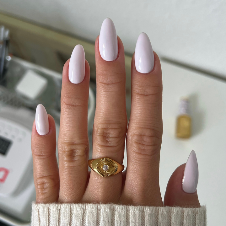 DND Diva #56 Snow Lilac – nail swatch