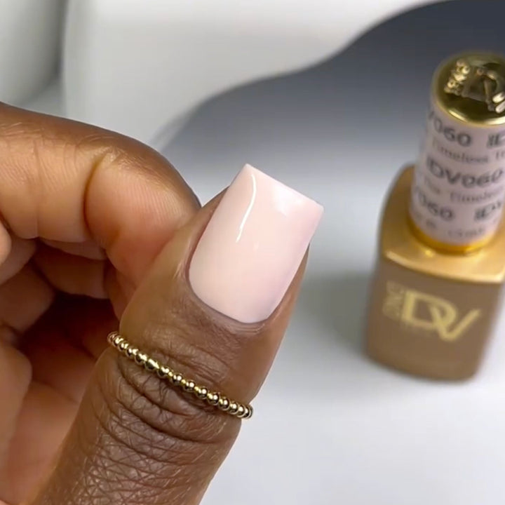 DND Diva #60 Timeless Tea – nail swatch 2