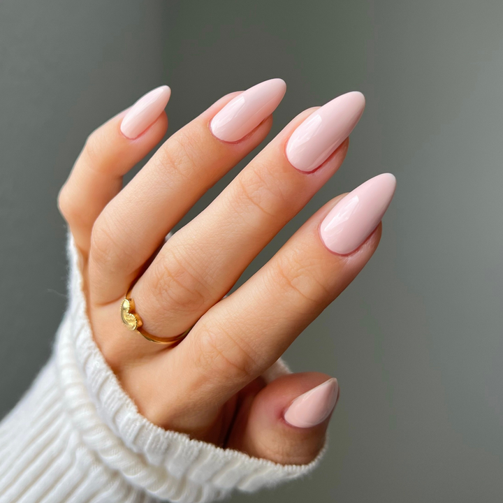DND Diva #61 French Girl – nail swatch 4
