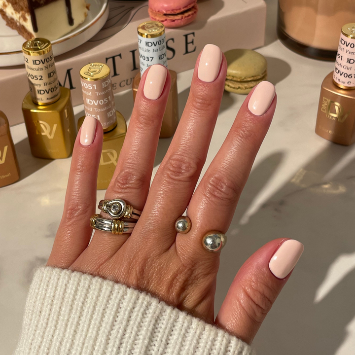 DND Diva #61 French Girl – nail swatch 2