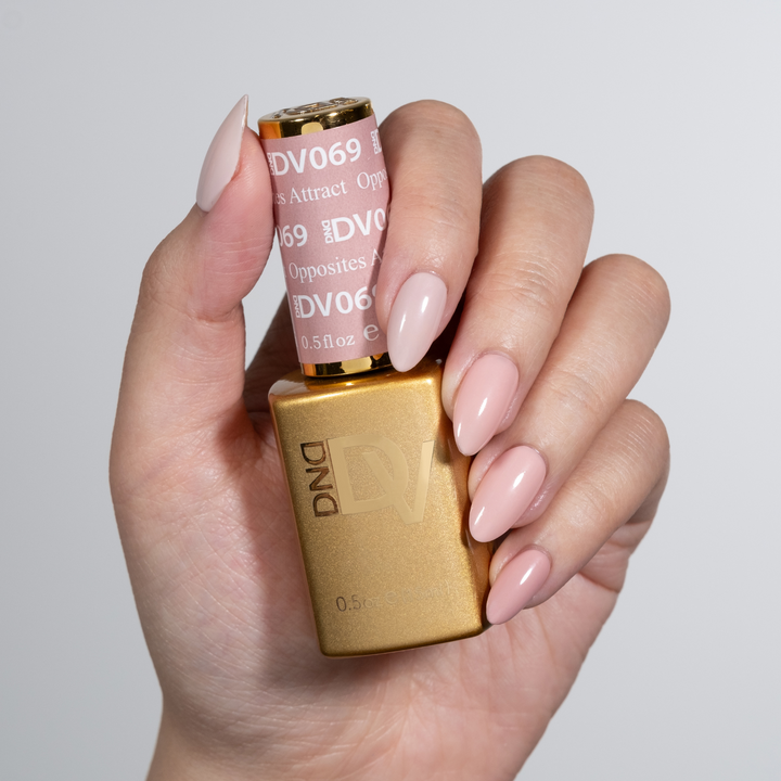 DND Diva #69 Opposites Attract – nail swatch