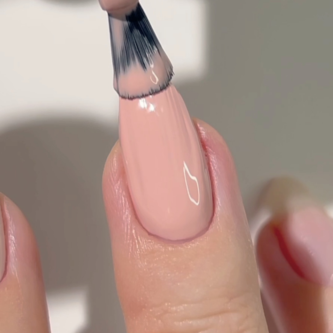 DND Diva #70 Nude Glamour – nail swatch 2
