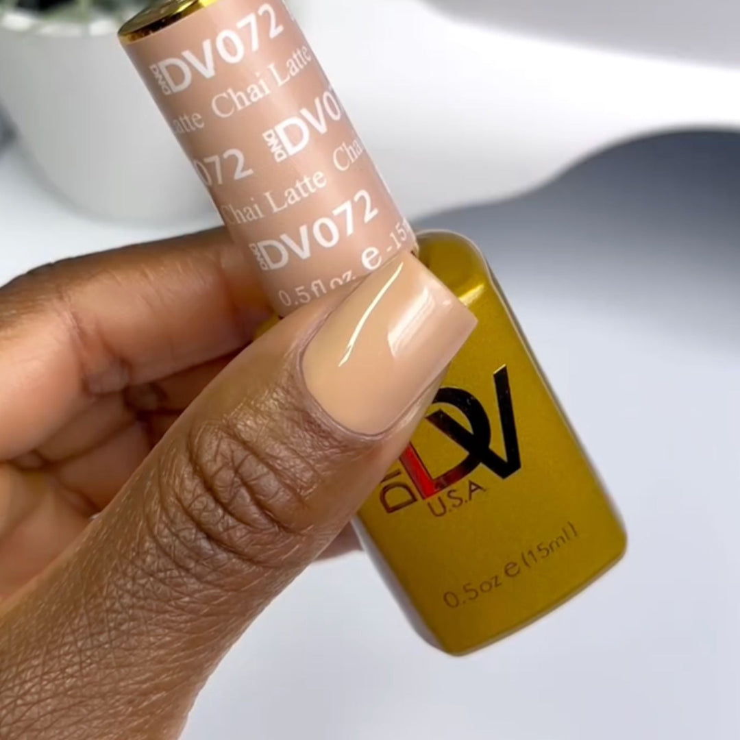 DND Diva #72 Chai Latte – nail swatch 5