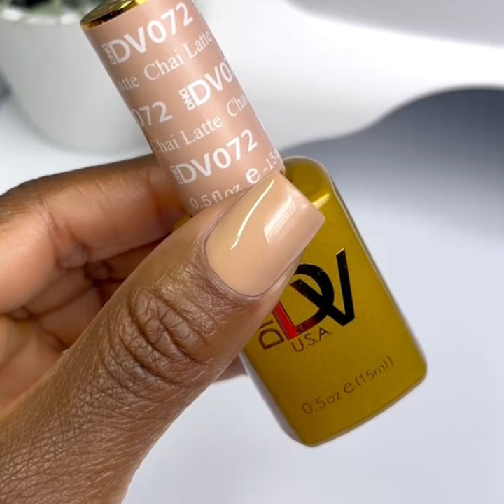 DND Diva #72 Chai Latte – nail swatch 5