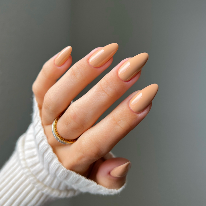 DND Diva #72 Chai Latte – nail swatch 2
