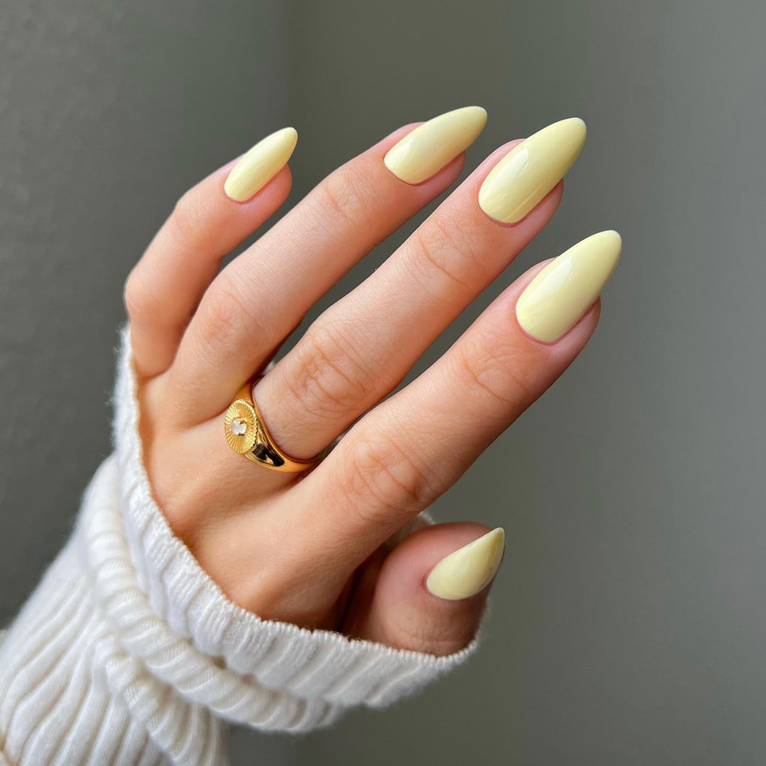 DND Diva #82 Sunny Delight – nail swatch 2