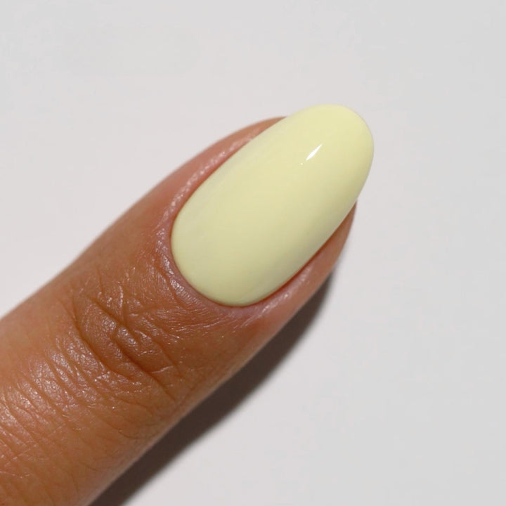 DND Diva #83 Lemon Sorbet – nail swatch 3