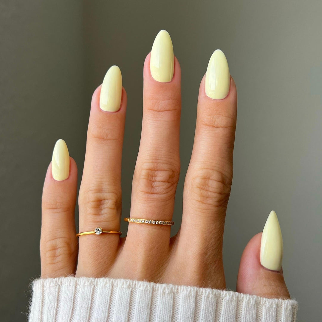 DND Diva #83 Lemon Sorbet – nail swatch 4