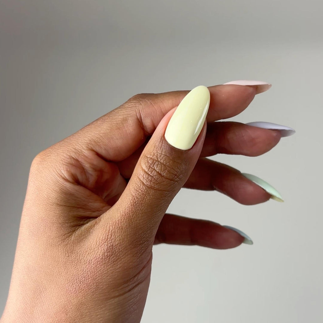 DND Diva #83 Lemon Sorbet – nail swatch