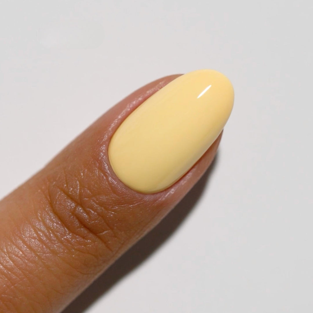 DND Diva #84 Dandelion – nail swatch 4